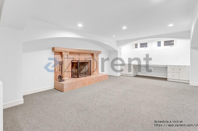 Building Photo - 3010 SE Lambert St