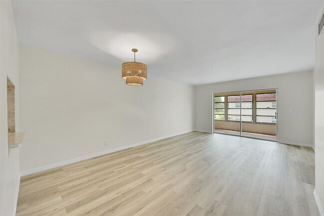 Building Photo - 23 Abbey Ln