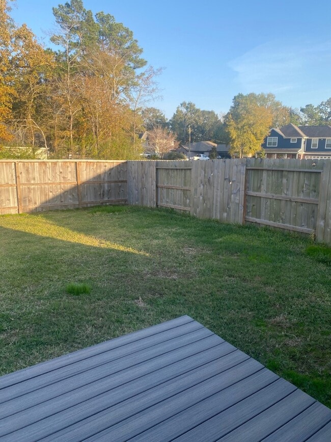 Building Photo - 1411 Las Cuevas Dr