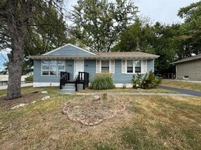 Building Photo - 8629 Elwyn Dr