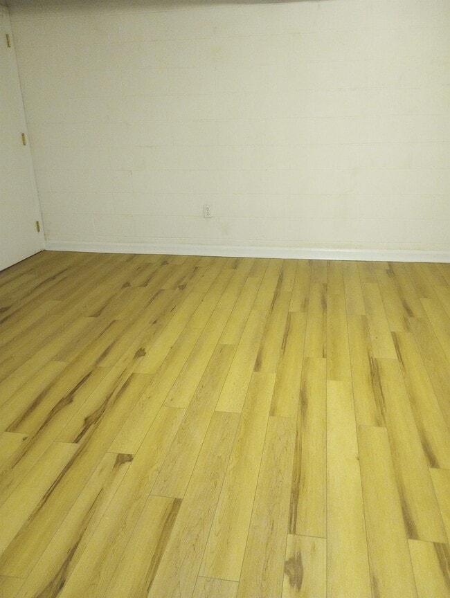 Building Photo - 316 Chatham Dr