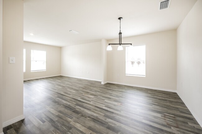 Building Photo - 1109 SW 2nd St