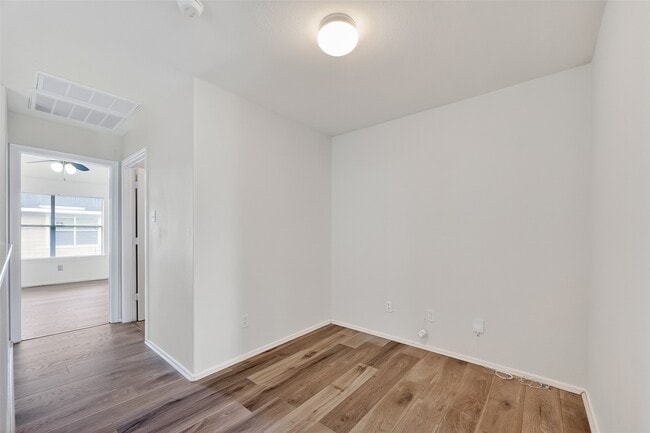 Building Photo - 16623 Newglen Ln