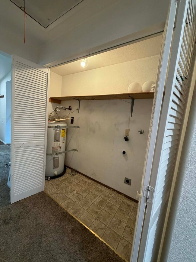 Building Photo - 725 Edelweiss Ln SE