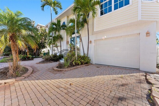 Building Photo - 3020 Gulf of Mexico Dr