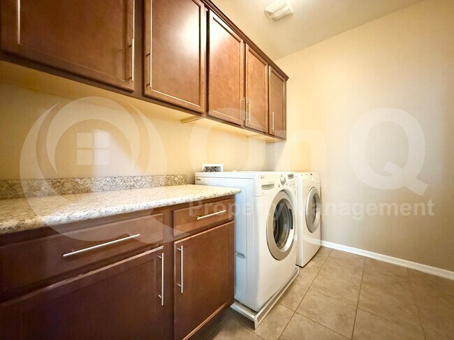 Building Photo - 4051 E Mesquite St