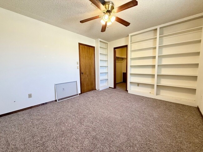 Building Photo - West-side Norman Home
