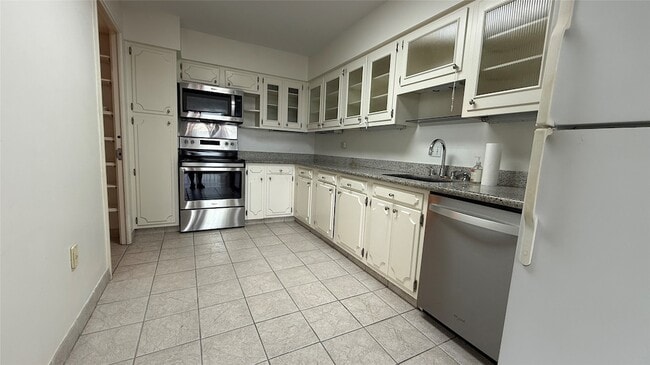 Building Photo - 2200 Willowick Rd