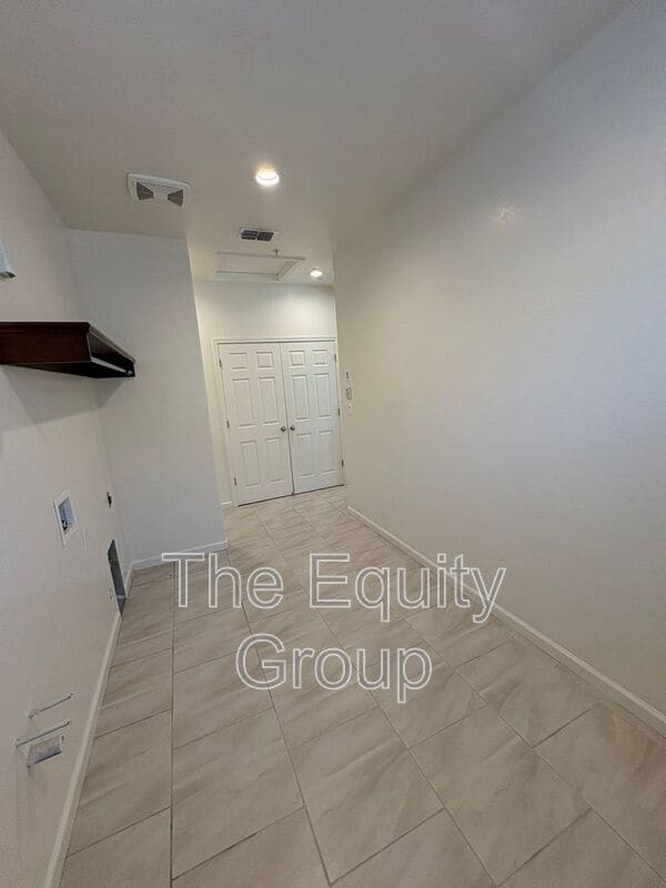 Building Photo - 918 W Sedona Ave