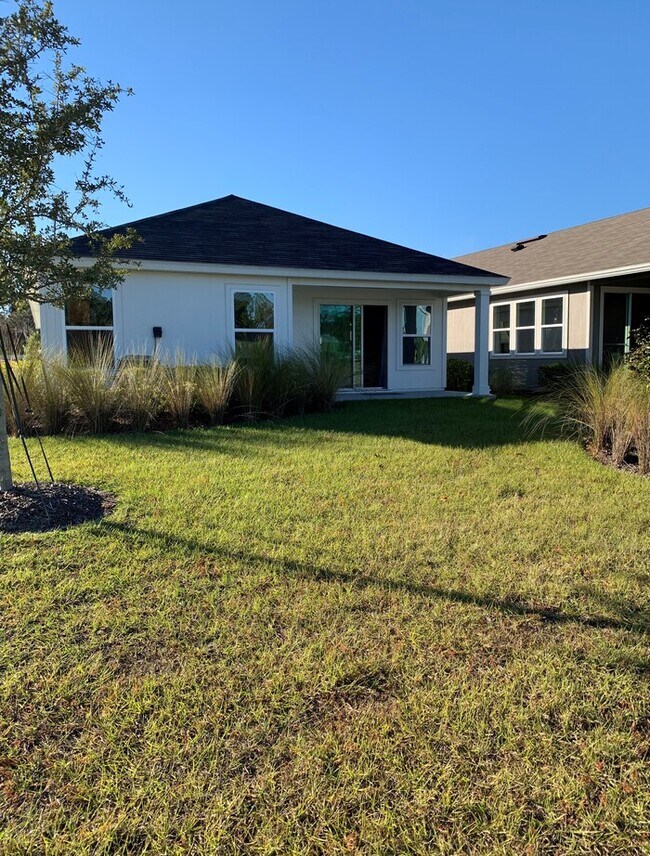 Building Photo - Stunning 3 Bed/2 Bath Home with Attached G...