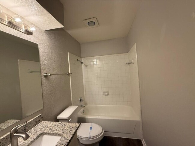 Building Photo - 6709 Duplex
