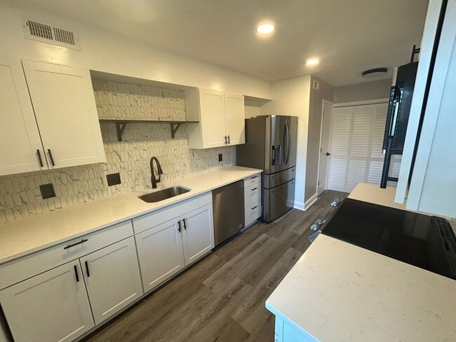 Building Photo - This fully renovated & updated 3 Bedroom a...