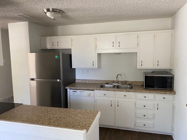 Building Photo - 1005 Dryden Ave