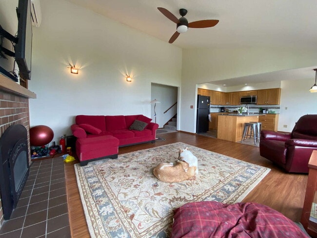 Building Photo - Breathtaking 2-Bed Condo Retreat with Spac...