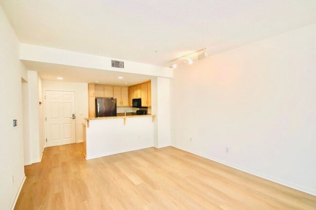 Building Photo - Beautiful 1 bedroom 1 Bathroom, Central Pa...