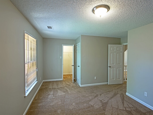 Building Photo - 3 Bedroom with Bonus, 2.5 Bathroom Near Lo...