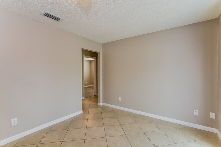 Building Photo - 245 Bridle Path