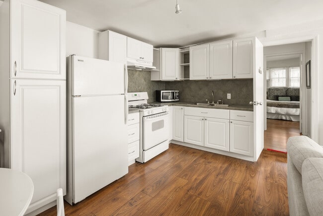 Building Photo - 1116 S La Jolla Ave