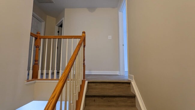 Building Photo - 829 Gallows Ct
