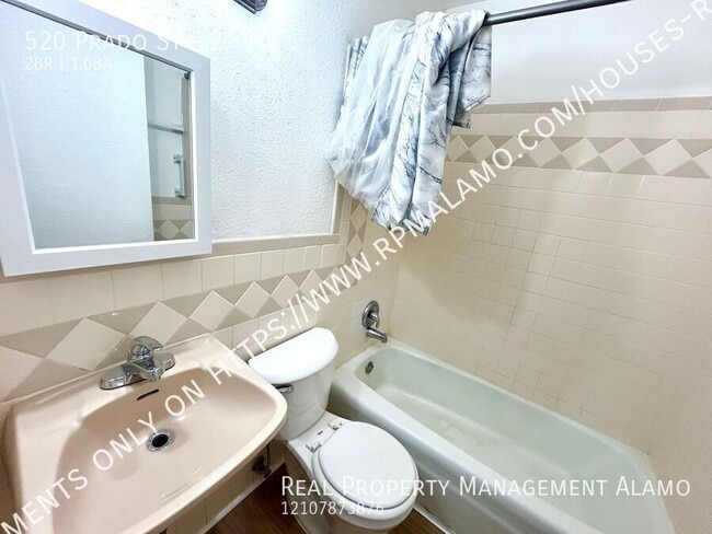 Building Photo - 520 Prado St