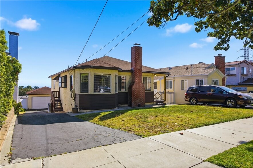 Building Photo - 819 N Maria Ave