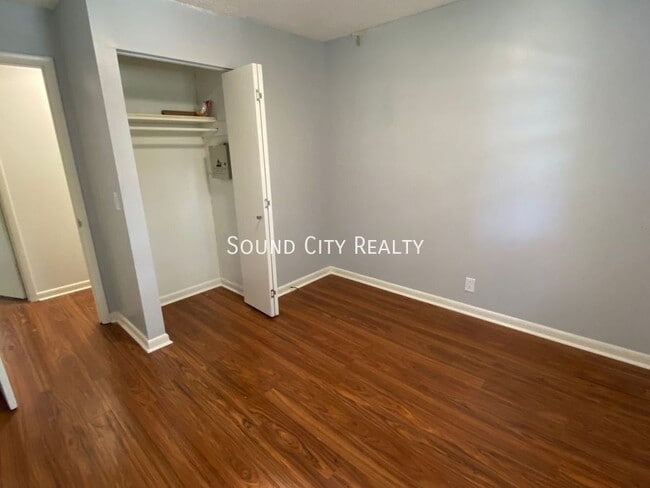 Building Photo - 3232 Hinkle-