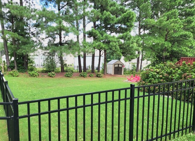 Building Photo - 105 Clubhouse Dr