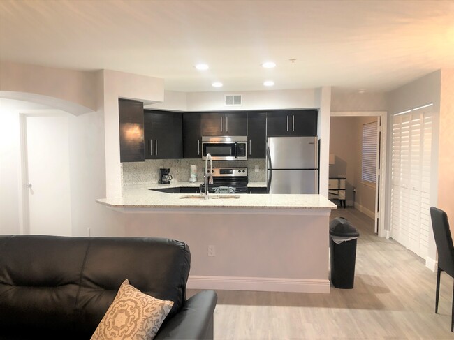 Kitchen fully equipped with appliances - 7350 Westpointe Blvd