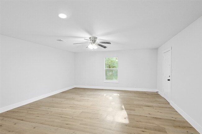 Building Photo - 6714 E Bayou Dr