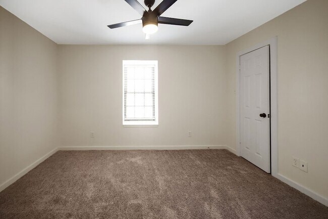 Building Photo - 5206 Vagas Dr