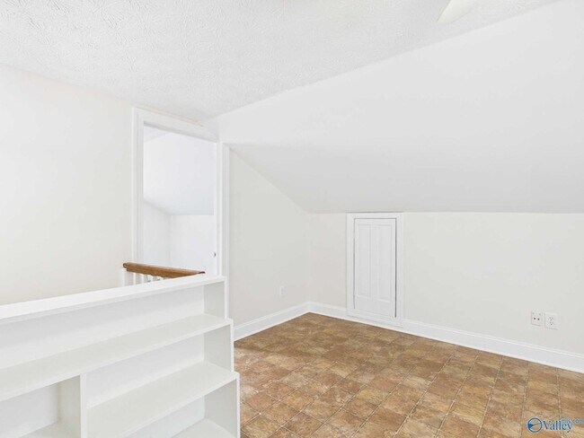 Building Photo - 501 Prospect Dr SE