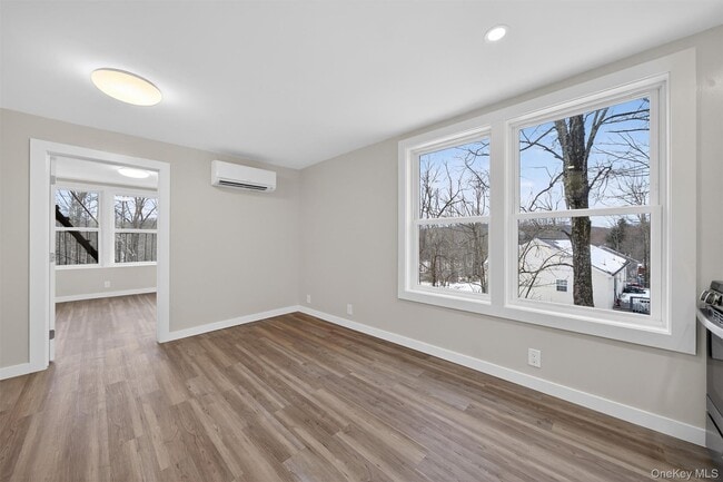 Building Photo - 303 Main St