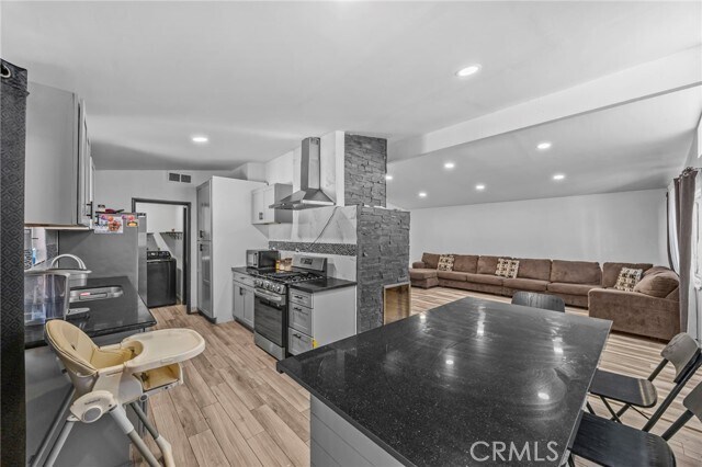 Building Photo - 9417 Mango Ave