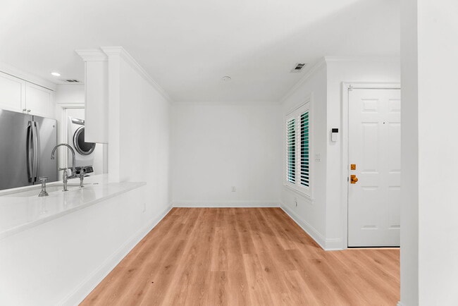 Building Photo - 1481 Center St Ext