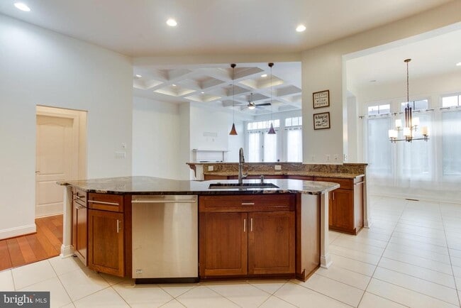 Building Photo - 18353 Fairway Oaks Square
