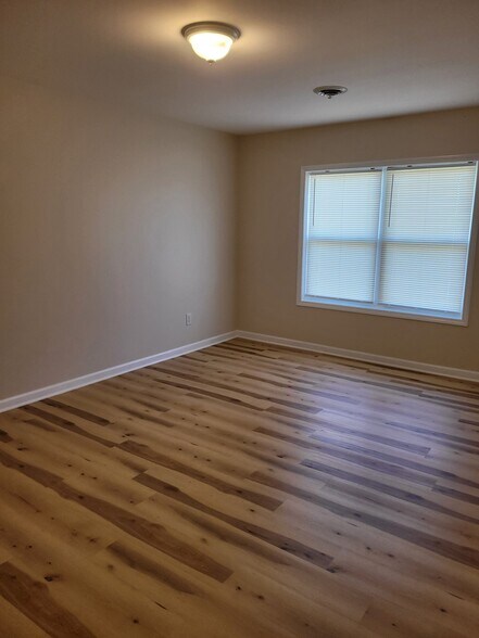 master bedroom - 1200 Hillside Ave