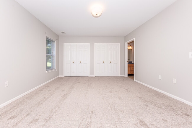 Building Photo - 2646 S Knightsbridge Cir