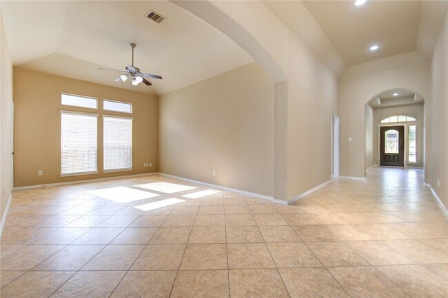 Building Photo - 5615 Stoneridge Ct