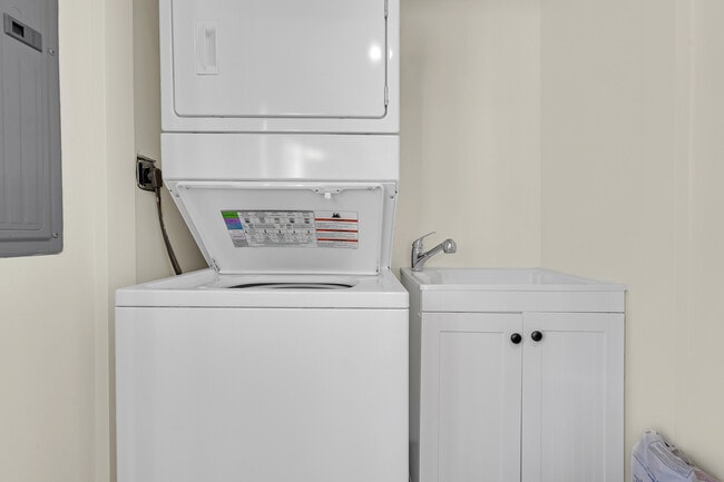 Building Photo - 3225 Illinois Rd