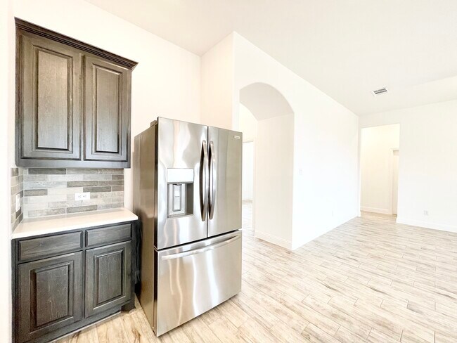 Building Photo - 2914 Bobcat Dr