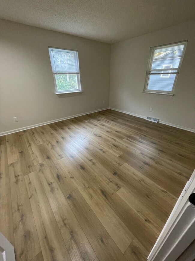 Building Photo - 3616-3618 Hermitage Rd.