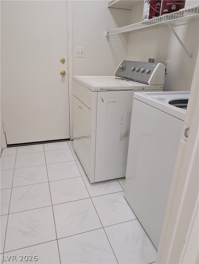 Building Photo - 4424 Honeycomb Dr