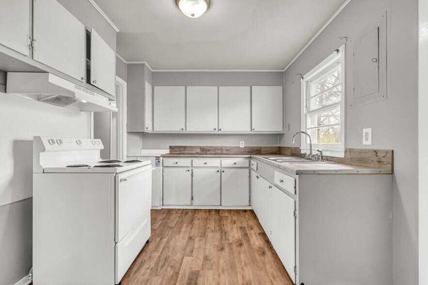 Building Photo - 137 Poplar St