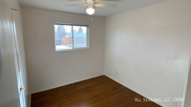 Building Photo - 343 Rosewood Dr