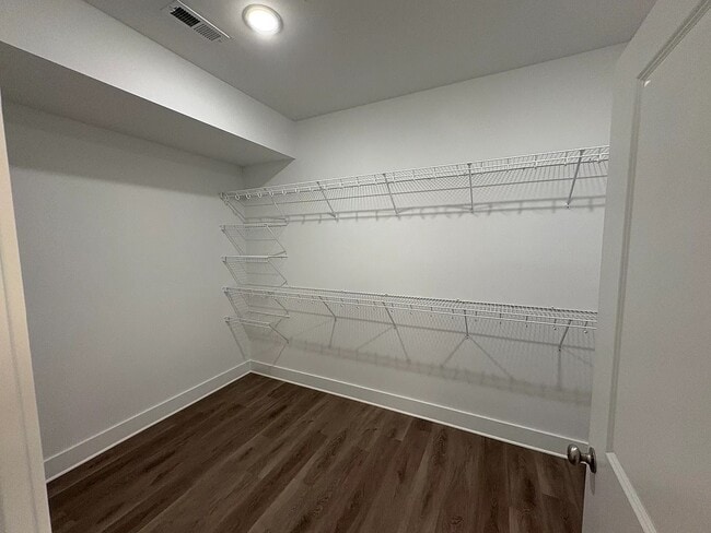 Building Photo - 4662 Heiskell Dr