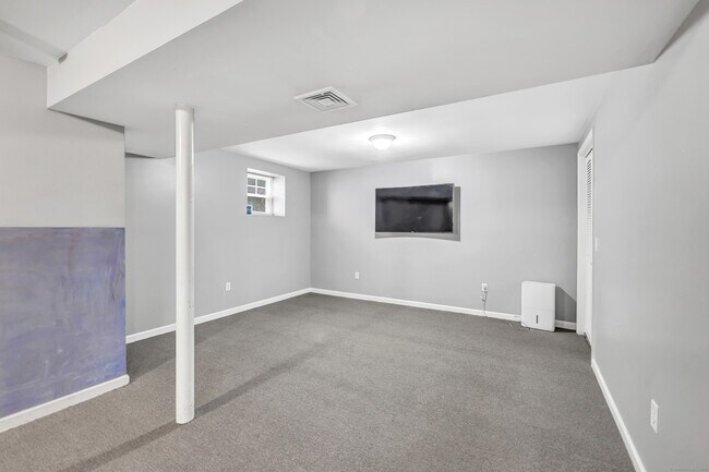 Building Photo - 163 Otis St
