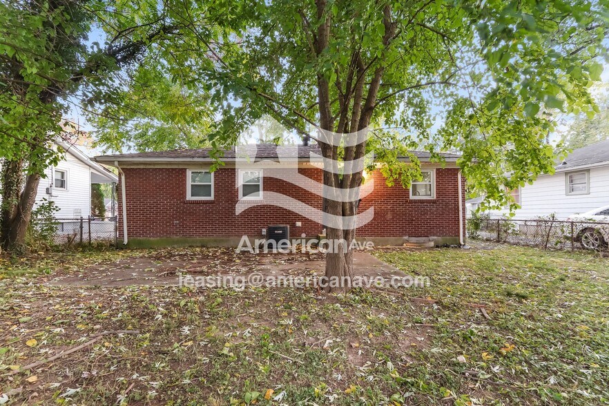 Building Photo - 2309 Dexter Ave