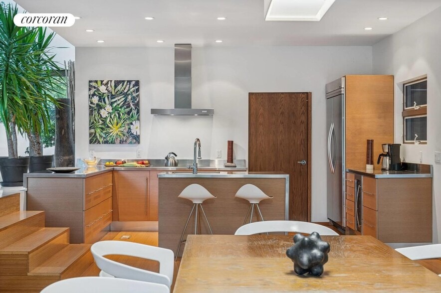 Building Photo - 10 Three Mile Harbor Hog Creek Rd