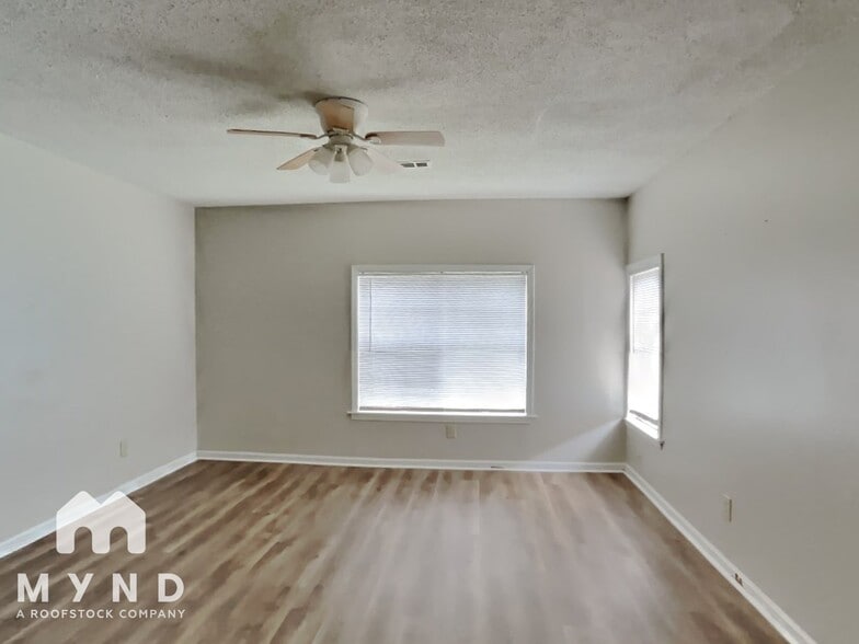 Building Photo - 1861 Warner Ave