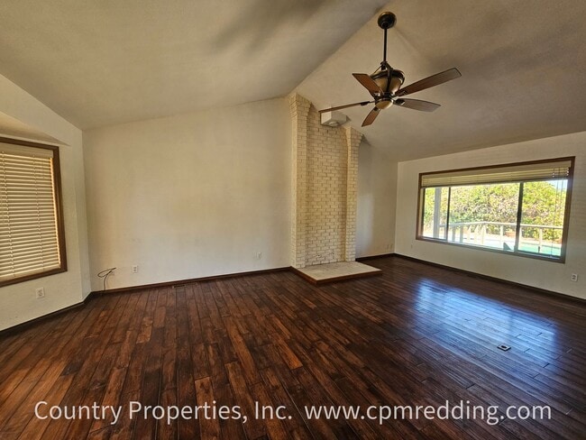 Building Photo - Stunning House with a Pool in West Redding Coming Available in August!